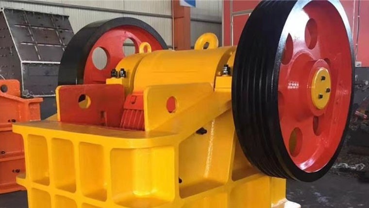 Jaw type crusher